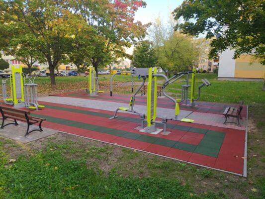 Maty na siłownie zewnętrzną i plac zabaw. Płyty gumowe PROFLEX-SBR - atestowane gumy na siłownie outdoor