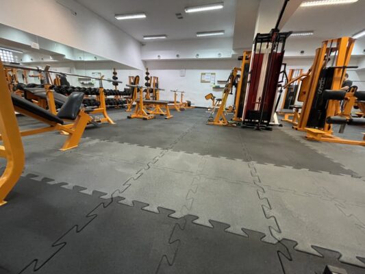 Mata do siłowni puzzle - wersja czarna i szara