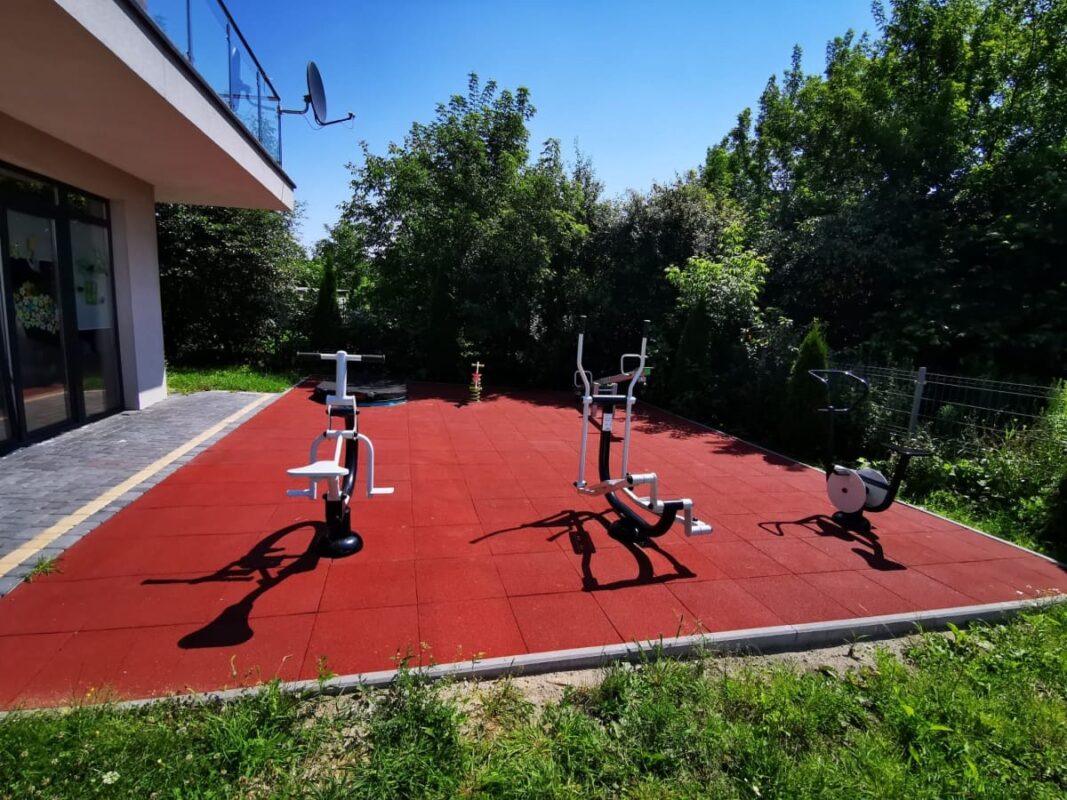 Przedszkole Specjalne w Kielcach - maty gumowe na plac zabaw i siłownię zewnętrzną