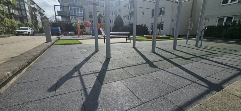 Płyty gumowe PROFLEX-SBR na siłowni zewnętrznej - Warszawa