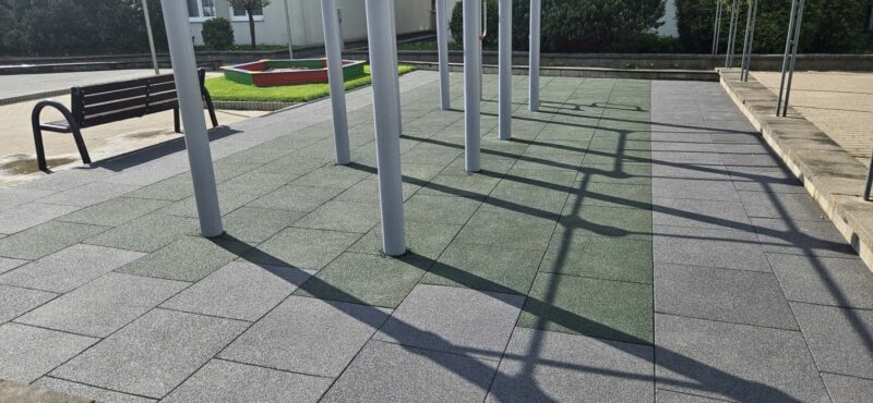 Siłownia zewnętrzna - osiedle Tęczowy Park - WARSZAWA