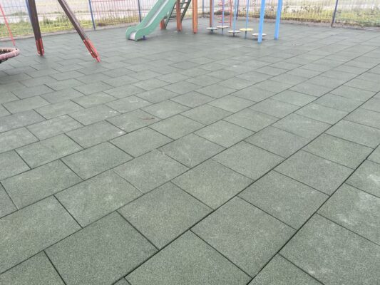 Bezpieczna nawierzchnia - publiczny plac zabaw (Gmina Stupsk)