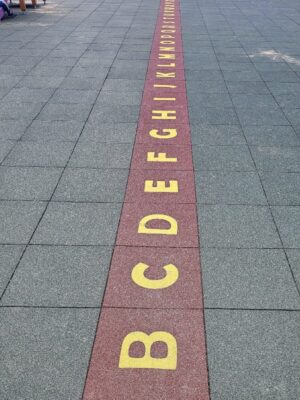 Gumowa gra ALFABET - bezpieczna nawierzchnia SBR