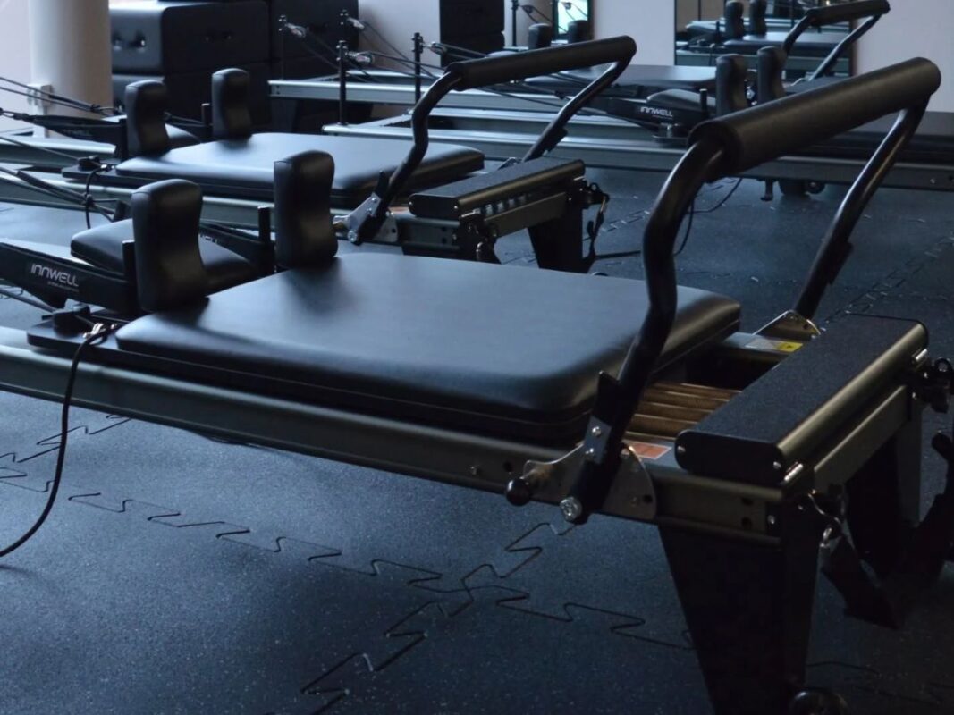 Podłoga w sali pilates od LiveFlooring - realizacja w Iron Gym
